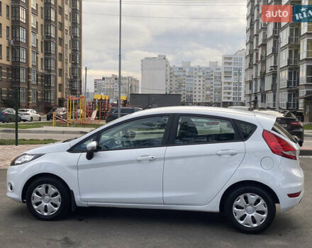 Білий Форд Фієста, об'ємом двигуна 1.39 л та пробігом 158 тис. км за 6800 $, фото 8 на Automoto.ua