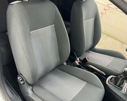 Белый Форд Фиеста, объемом двигателя 1.24 л и пробегом 158 тыс. км за 5200 $, фото 19 на Automoto.ua