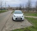 Белый Форд Фиеста, объемом двигателя 2 л и пробегом 140 тыс. км за 4014 $, фото 2 на Automoto.ua