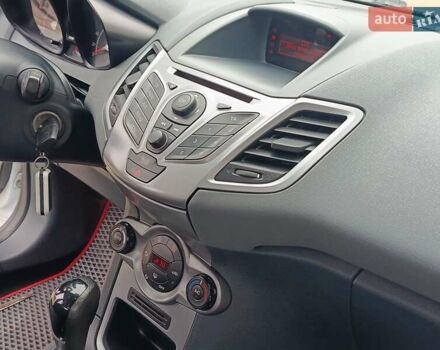 Білий Форд Фієста, об'ємом двигуна 1.4 л та пробігом 131 тис. км за 7000 $, фото 5 на Automoto.ua