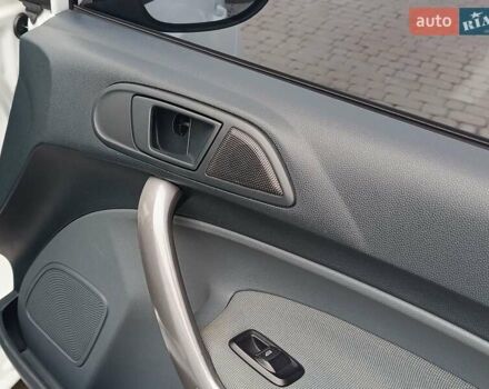 Білий Форд Фієста, об'ємом двигуна 1.4 л та пробігом 131 тис. км за 7000 $, фото 10 на Automoto.ua