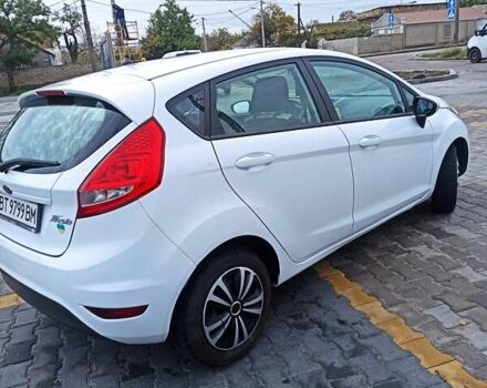 Форд Фиеста 2010 в Николаеве на Automoto.ua Белый Форд Фиеста, объемом двигателя 1.4 л и пробегом 137 тыс. км за 6900 $, фото 2 на Automoto.ua