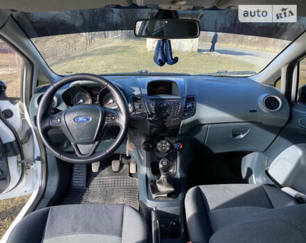 Белый Форд Фиеста, объемом двигателя 1.56 л и пробегом 253 тыс. км за 5200 $, фото 11 на Automoto.ua