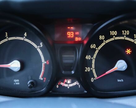 Білий Форд Фієста, об'ємом двигуна 1.2 л та пробігом 215 тис. км за 5500 $, фото 13 на Automoto.ua