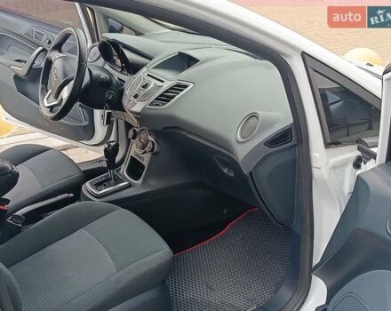 Білий Форд Фієста, об'ємом двигуна 1.4 л та пробігом 131 тис. км за 7000 $, фото 4 на Automoto.ua