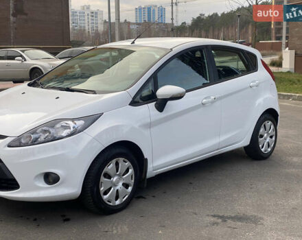 Білий Форд Фієста, об'ємом двигуна 1.39 л та пробігом 158 тис. км за 6800 $, фото 5 на Automoto.ua