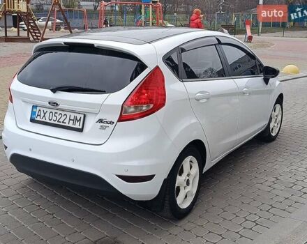 Білий Форд Фієста, об'ємом двигуна 1.4 л та пробігом 131 тис. км за 7000 $, фото 30 на Automoto.ua