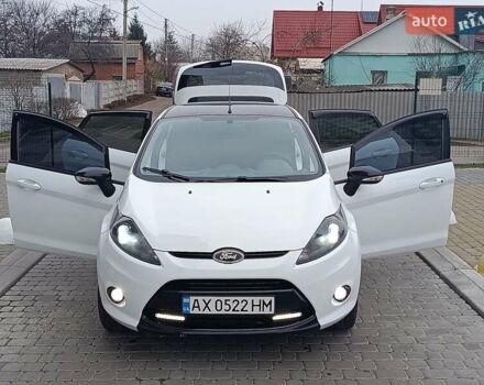 Білий Форд Фієста, об'ємом двигуна 1.4 л та пробігом 131 тис. км за 7000 $, фото 12 на Automoto.ua