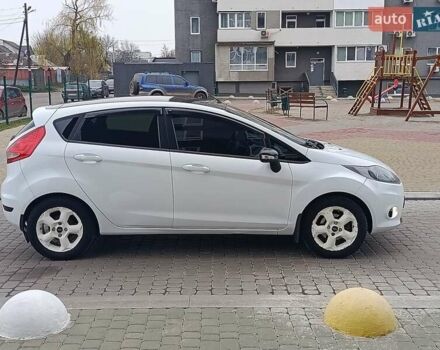 Білий Форд Фієста, об'ємом двигуна 1.4 л та пробігом 131 тис. км за 7000 $, фото 2 на Automoto.ua