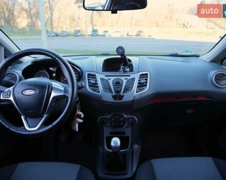 Білий Форд Фієста, об'ємом двигуна 1.2 л та пробігом 215 тис. км за 5500 $, фото 10 на Automoto.ua