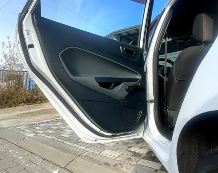 Белый Форд Фиеста, объемом двигателя 1.2 л и пробегом 250 тыс. км за 4999 $, фото 9 на Automoto.ua