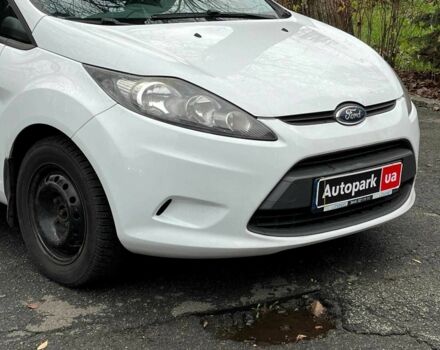 Білий Форд Фієста, об'ємом двигуна 1.4 л та пробігом 240 тис. км за 5990 $, фото 3 на Automoto.ua