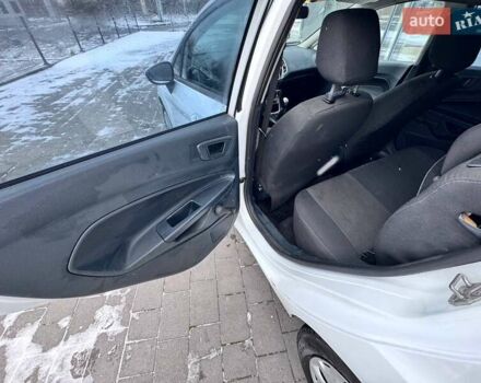 Білий Форд Фієста, об'ємом двигуна 1.2 л та пробігом 150 тис. км за 5250 $, фото 29 на Automoto.ua