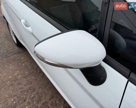 Белый Форд Фиеста, объемом двигателя 1.3 л и пробегом 117 тыс. км за 6400 $, фото 23 на Automoto.ua