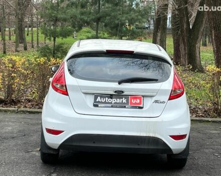Белый Форд Фиеста, объемом двигателя 1.4 л и пробегом 240 тыс. км за 5990 $, фото 13 на Automoto.ua