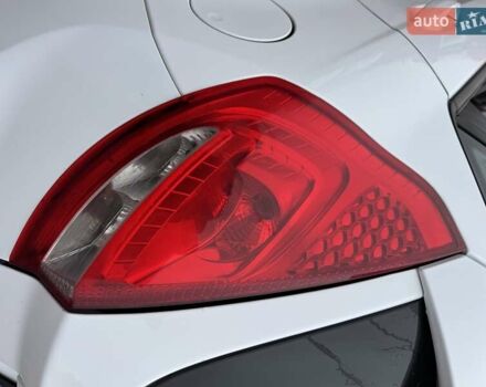 Белый Форд Фиеста, объемом двигателя 1.3 л и пробегом 117 тыс. км за 6400 $, фото 14 на Automoto.ua