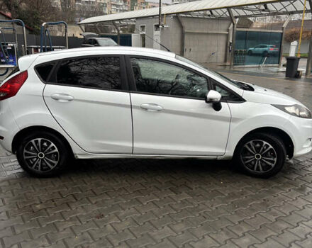 Белый Форд Фиеста, объемом двигателя 1.24 л и пробегом 212 тыс. км за 5400 $, фото 7 на Automoto.ua