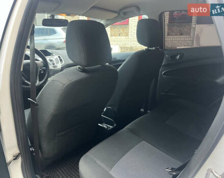 Білий Форд Фієста, об'ємом двигуна 1.39 л та пробігом 222 тис. км за 6800 $, фото 17 на Automoto.ua