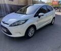 Белый Форд Фиеста, объемом двигателя 1.39 л и пробегом 170 тыс. км за 7500 $, фото 1 на Automoto.ua