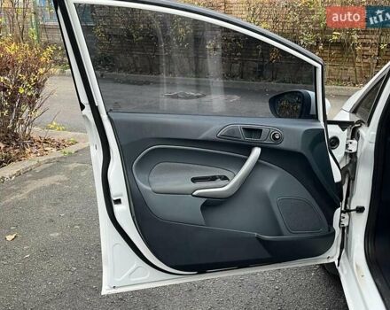 Білий Форд Фієста, об'ємом двигуна 1.4 л та пробігом 240 тис. км за 5990 $, фото 8 на Automoto.ua