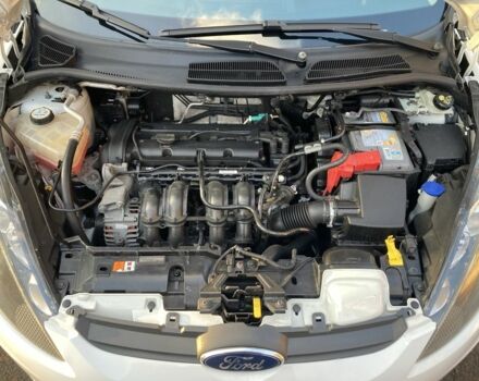 Белый Форд Фиеста, объемом двигателя 1.4 л и пробегом 141 тыс. км за 6900 $, фото 7 на Automoto.ua