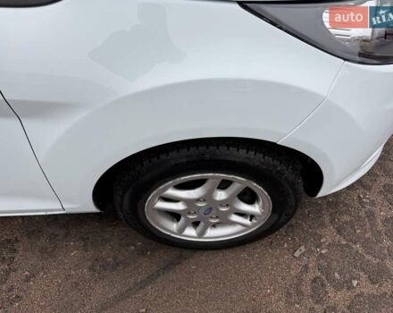 Белый Форд Фиеста, объемом двигателя 1.3 л и пробегом 117 тыс. км за 6400 $, фото 22 на Automoto.ua