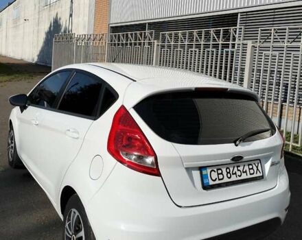 Белый Форд Фиеста, объемом двигателя 1.24 л и пробегом 164 тыс. км за 6500 $, фото 2 на Automoto.ua