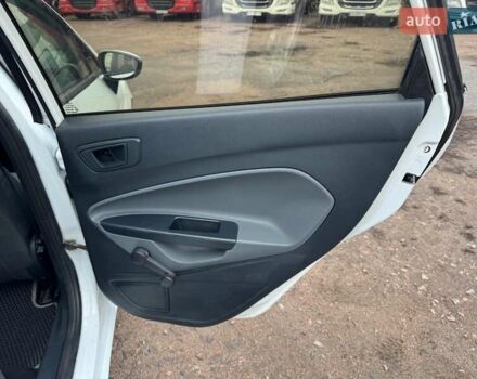 Белый Форд Фиеста, объемом двигателя 1.3 л и пробегом 117 тыс. км за 6400 $, фото 35 на Automoto.ua