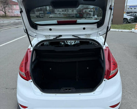 Білий Форд Фієста, об'ємом двигуна 1.39 л та пробігом 110 тис. км за 6950 $, фото 18 на Automoto.ua