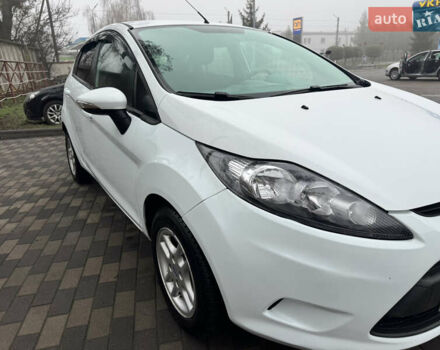 Белый Форд Фиеста, объемом двигателя 1.24 л и пробегом 122 тыс. км за 4900 $, фото 17 на Automoto.ua