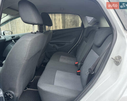 Белый Форд Фиеста, объемом двигателя 1.24 л и пробегом 122 тыс. км за 4900 $, фото 27 на Automoto.ua