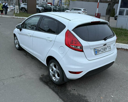 Білий Форд Фієста, об'ємом двигуна 1.39 л та пробігом 110 тис. км за 6950 $, фото 4 на Automoto.ua
