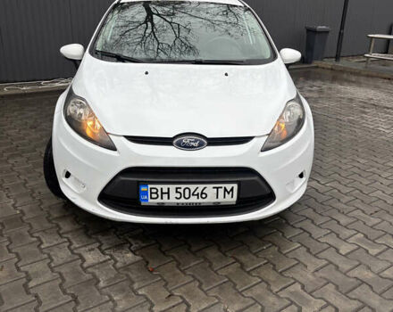 Белый Форд Фиеста, объемом двигателя 1.24 л и пробегом 212 тыс. км за 5400 $, фото 2 на Automoto.ua