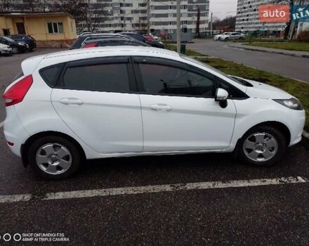 Білий Форд Фієста, об'ємом двигуна 1.39 л та пробігом 94 тис. км за 6700 $, фото 1 на Automoto.ua
