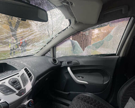 Белый Форд Фиеста, объемом двигателя 1.2 л и пробегом 103 тыс. км за 2500 $, фото 2 на Automoto.ua