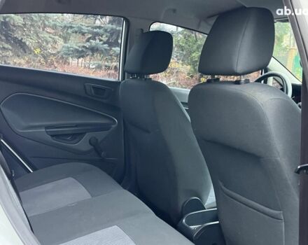 Белый Форд Фиеста, объемом двигателя 1.4 л и пробегом 240 тыс. км за 5990 $, фото 7 на Automoto.ua