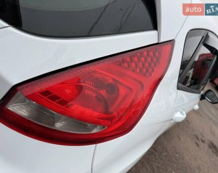 Белый Форд Фиеста, объемом двигателя 1.3 л и пробегом 117 тыс. км за 6400 $, фото 18 на Automoto.ua