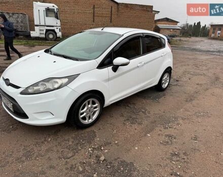 Белый Форд Фиеста, объемом двигателя 1.3 л и пробегом 117 тыс. км за 6400 $, фото 7 на Automoto.ua