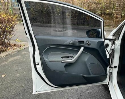 Білий Форд Фієста, об'ємом двигуна 1.4 л та пробігом 240 тис. км за 5990 $, фото 8 на Automoto.ua