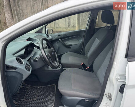 Белый Форд Фиеста, объемом двигателя 1.24 л и пробегом 122 тыс. км за 4900 $, фото 20 на Automoto.ua