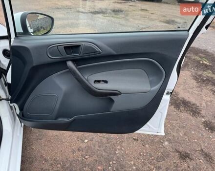 Белый Форд Фиеста, объемом двигателя 1.3 л и пробегом 117 тыс. км за 6400 $, фото 39 на Automoto.ua