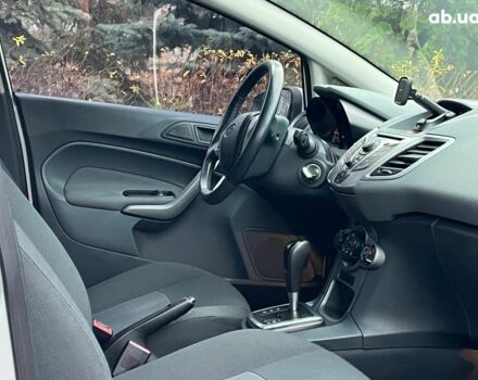 Белый Форд Фиеста, объемом двигателя 1.4 л и пробегом 240 тыс. км за 5990 $, фото 5 на Automoto.ua