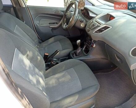 Белый Форд Фиеста, объемом двигателя 1.25 л и пробегом 150 тыс. км за 5000 $, фото 4 на Automoto.ua