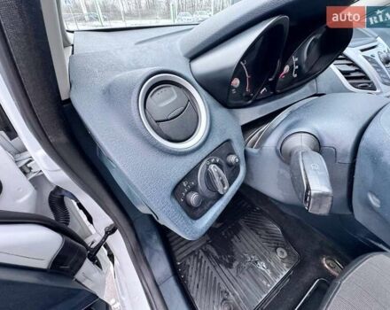 Білий Форд Фієста, об'ємом двигуна 1.2 л та пробігом 150 тис. км за 5250 $, фото 26 на Automoto.ua