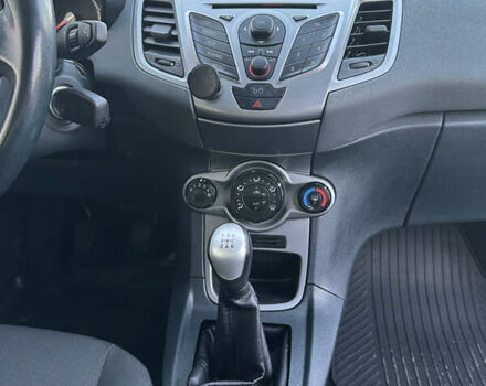 Білий Форд Фієста, об'ємом двигуна 1.24 л та пробігом 128 тис. км за 5300 $, фото 19 на Automoto.ua