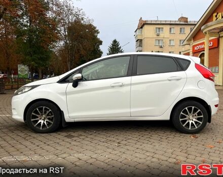 Белый Форд Фиеста, объемом двигателя 1.4 л и пробегом 220 тыс. км за 6350 $, фото 1 на Automoto.ua