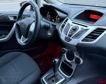 Білий Форд Фієста, об'ємом двигуна 1.39 л та пробігом 110 тис. км за 6950 $, фото 10 на Automoto.ua