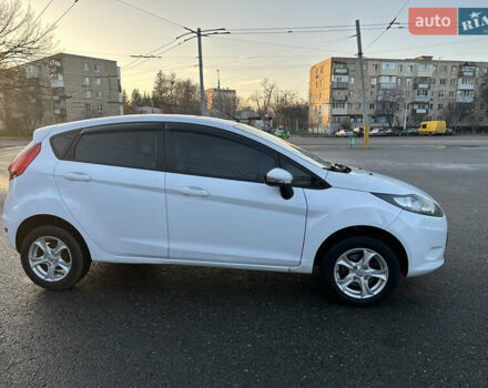 Білий Форд Фієста, об'ємом двигуна 1.24 л та пробігом 128 тис. км за 5300 $, фото 3 на Automoto.ua