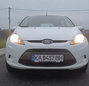 Белый Форд Фиеста, объемом двигателя 1.24 л и пробегом 264 тыс. км за 5500 $, фото 1 на Automoto.ua
