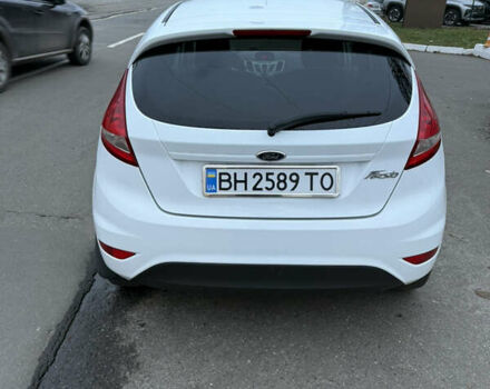 Білий Форд Фієста, об'ємом двигуна 1.39 л та пробігом 110 тис. км за 6950 $, фото 3 на Automoto.ua